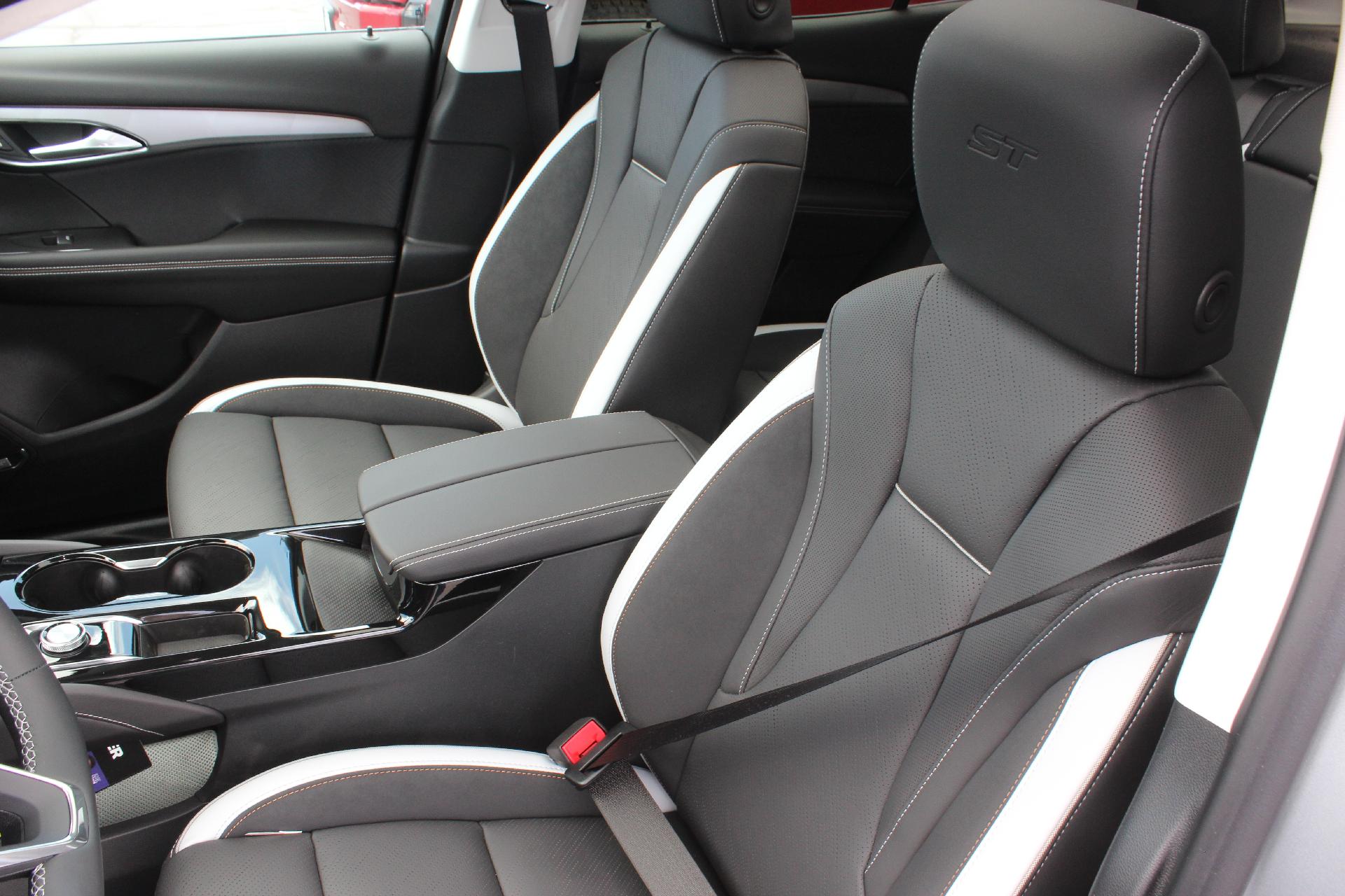 2025 Buick Envision Vehicle Photo in AURORA, CO 80012-4011