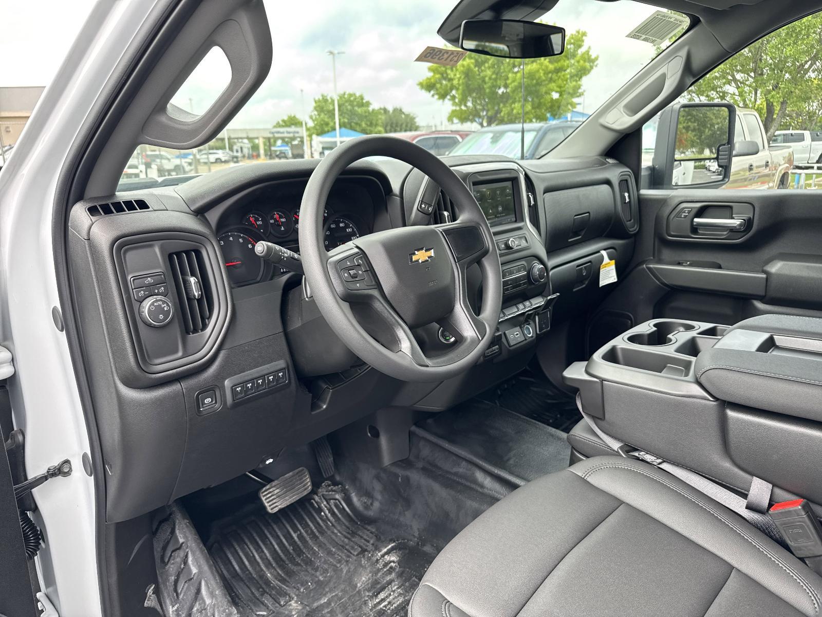 2025 Chevrolet Silverado 3500 HD Chassis Cab Vehicle Photo in GEORGETOWN, TX 78626-7508