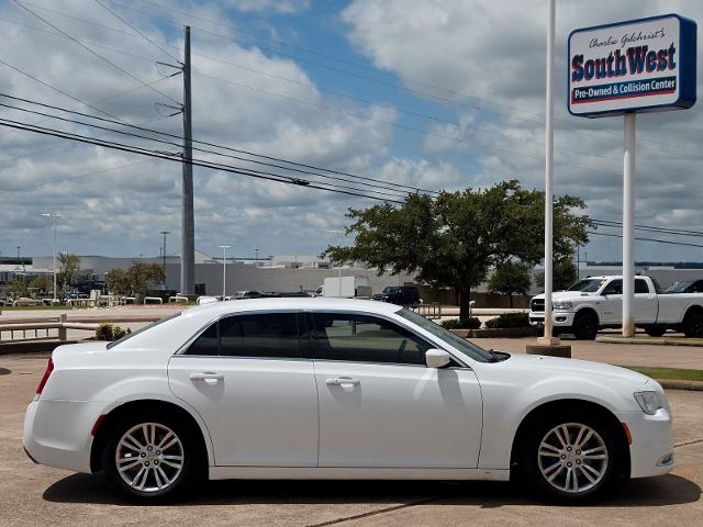 2018 Chrysler 300 Vehicle Photo in Weatherford, TX 76087