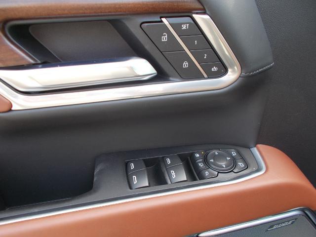 2025 GMC Sierra 3500HD Vehicle Photo in LOWELL, MA 01852-4336