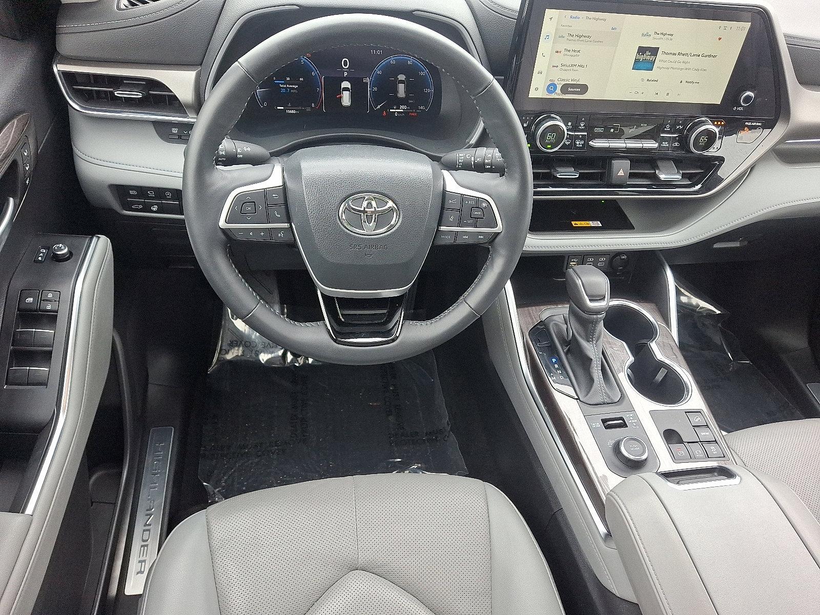 2023 Toyota Highlander Vehicle Photo in Harrisburg, PA 17111-1033