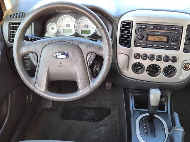 2005 Ford Escape Vehicle Photo in DENTON, TX 76210-9321