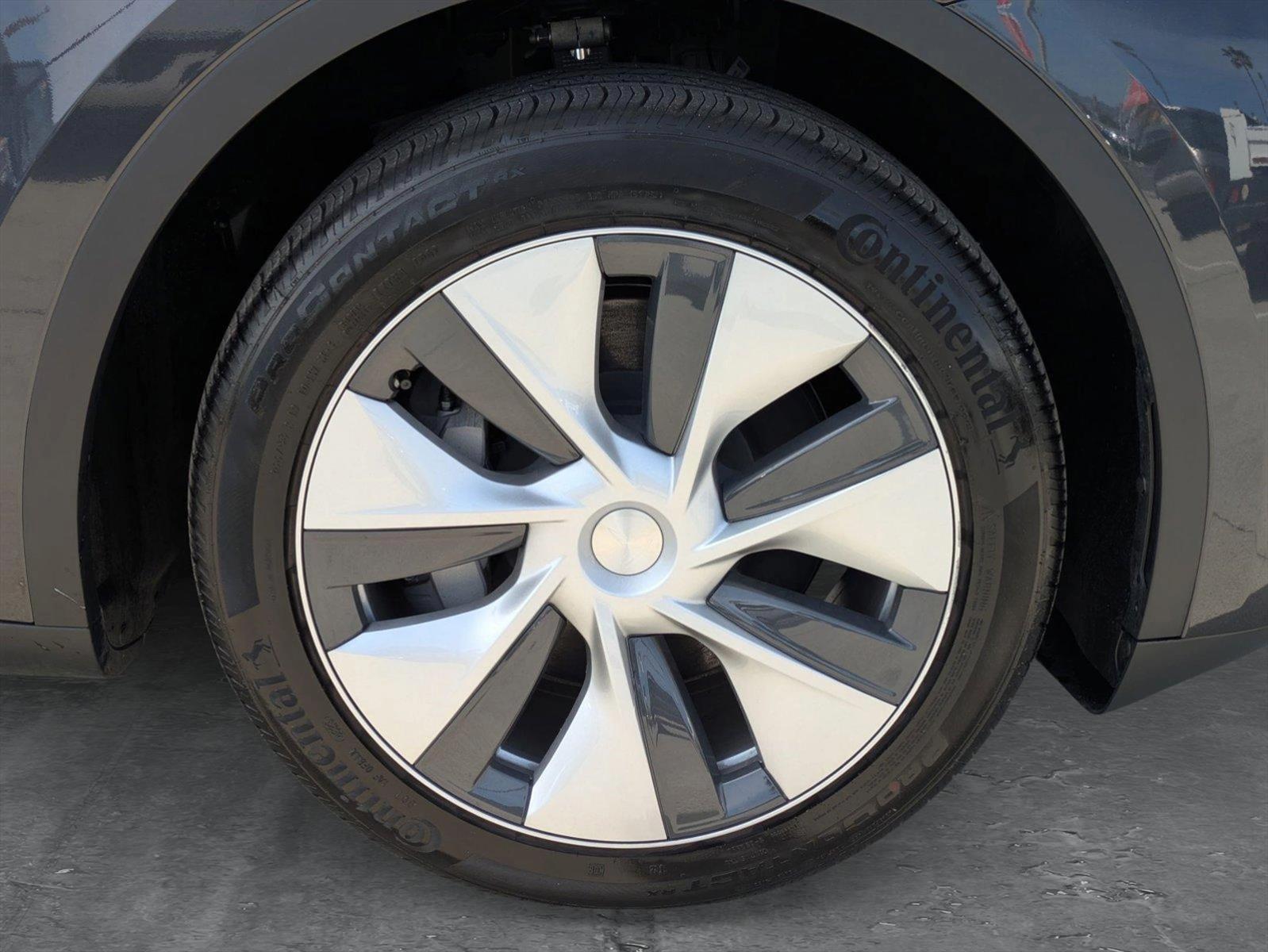 2024 Tesla Model Y Vehicle Photo in Tustin, CA 92782