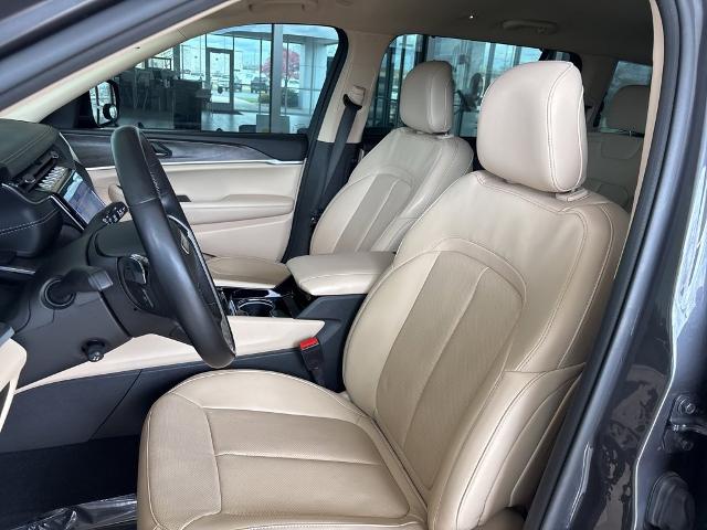 2022 Jeep Grand Cherokee L Vehicle Photo in MANHATTAN, KS 66502-5036