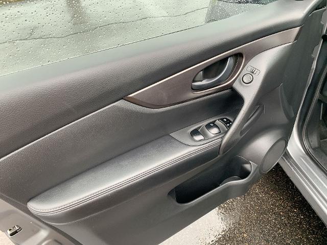 2018 Nissan Rogue Sport Vehicle Photo in MOON TOWNSHIP, PA 15108-2571