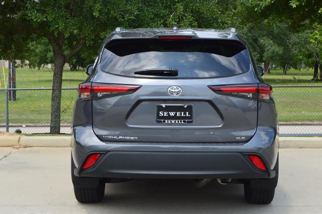 2024 Toyota Highlander Vehicle Photo in Houston, TX 77090