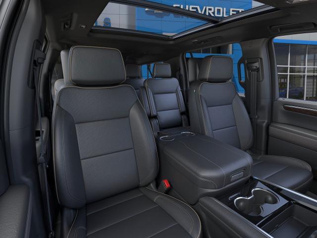 2025 Chevrolet Suburban Vehicle Photo in Roslyn, NY 11576