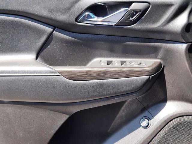 2017 GMC Acadia Vehicle Photo in DENTON, TX 76210-9321