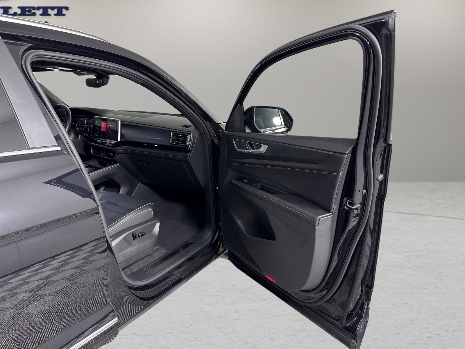 2024 Volkswagen Atlas Cross Sport Vehicle Photo in Georgetown, TX 78626