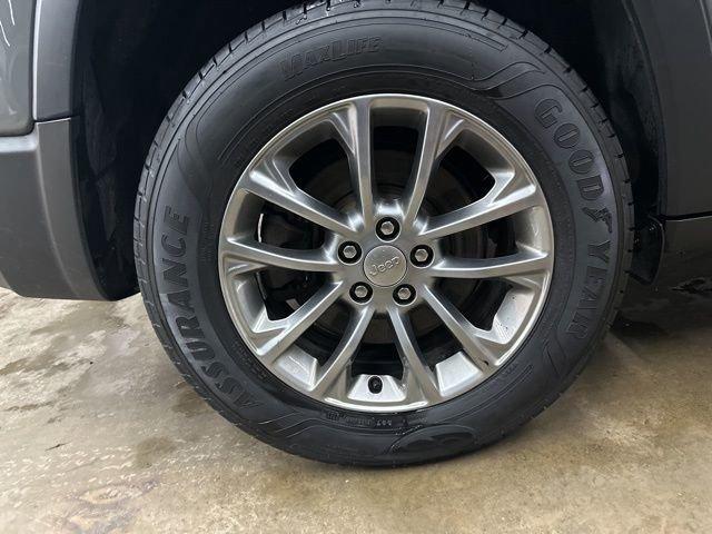 2020 Jeep Cherokee Vehicle Photo in MEDINA, OH 44256-9631