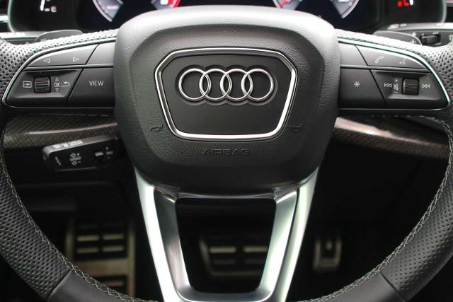 2024 Audi SQ7 Vehicle Photo in SUGAR LAND, TX 77478