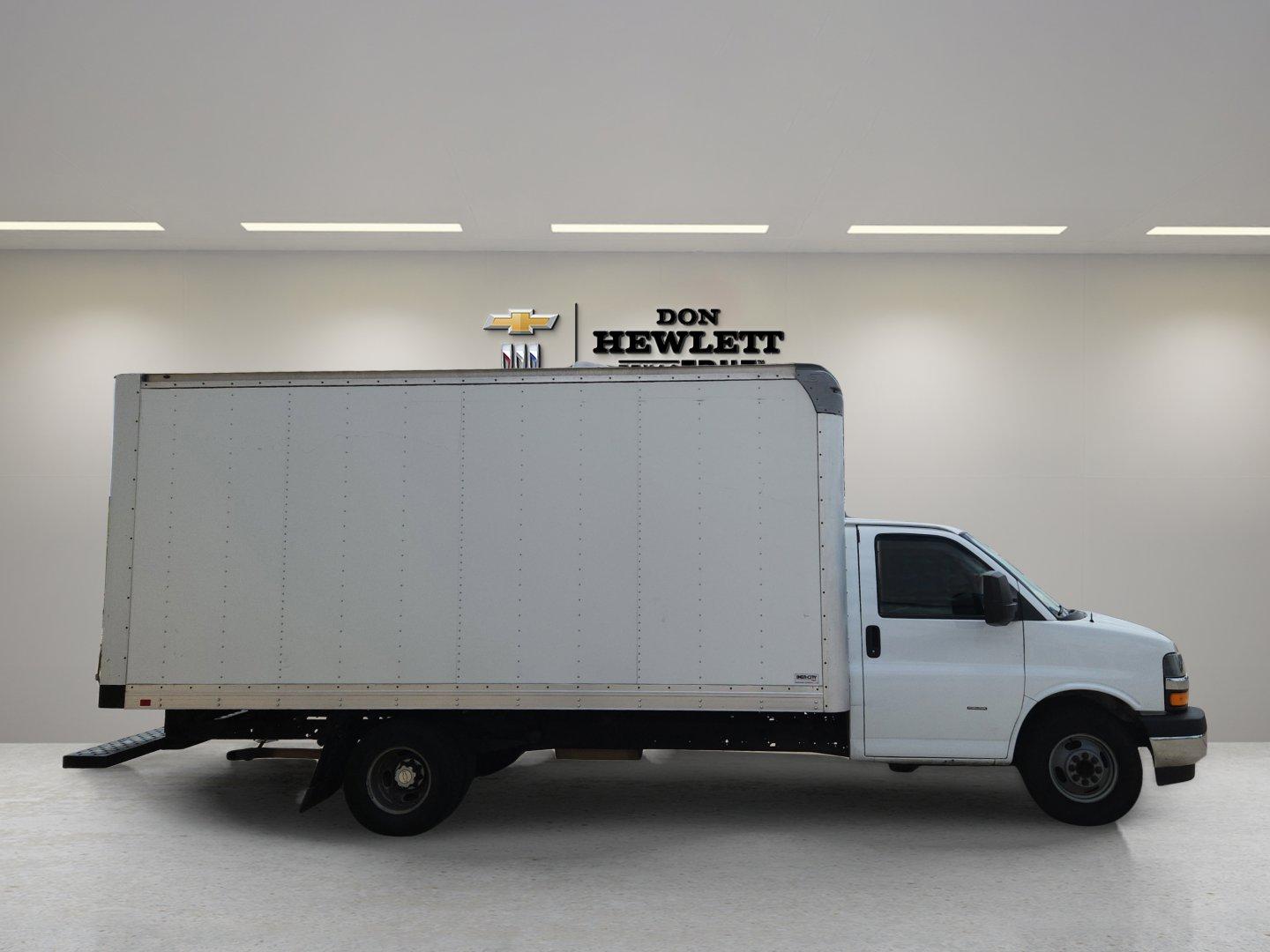 2022 Chevrolet Express Cutaway 3500 Vehicle Photo in GEORGETOWN, TX 78626-7508