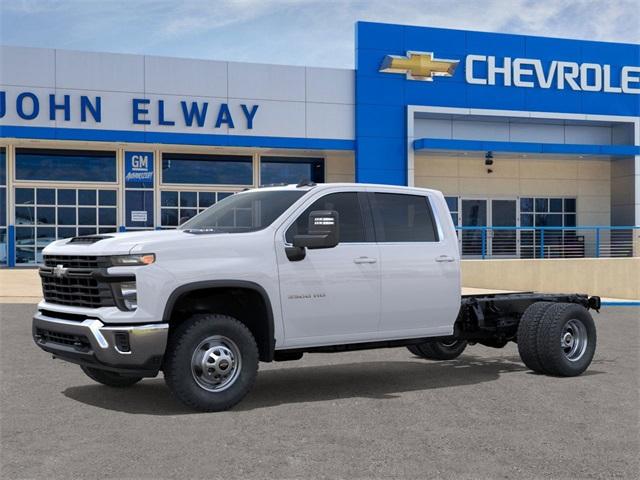 2025 Chevrolet Silverado 3500 HD CC Vehicle Photo in ENGLEWOOD, CO 80113-6708