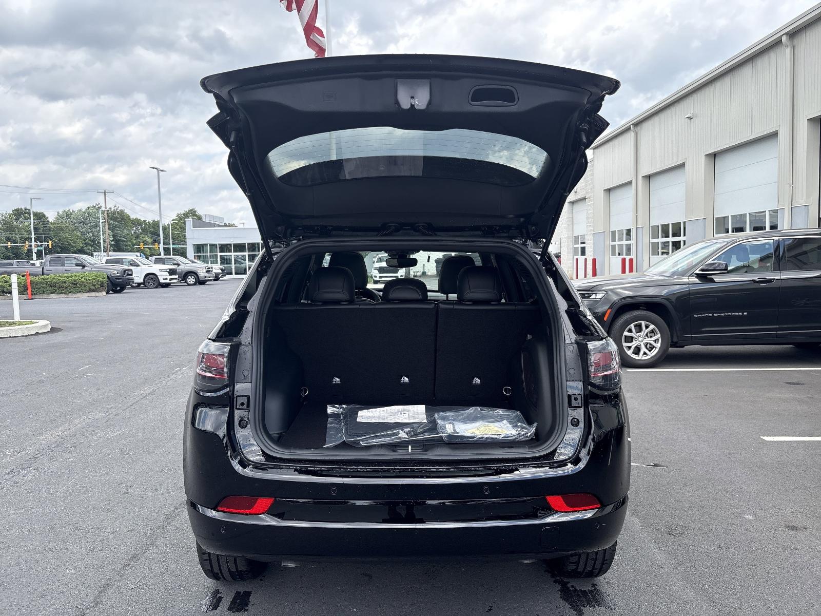 2025 Jeep Compass Vehicle Photo in Mechanicsburg, PA 17050-1707