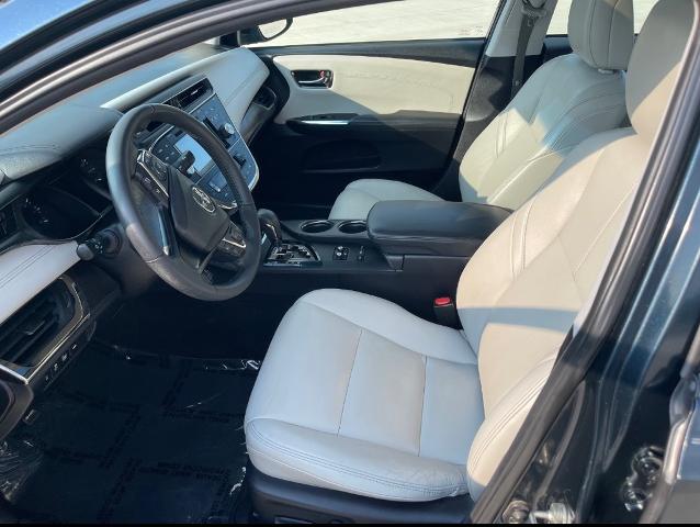 2017 Toyota Avalon Vehicle Photo in Peoria, IL 61615