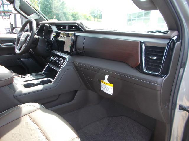 2025 GMC Sierra 2500 HD Vehicle Photo in LOWELL, MA 01852-4336