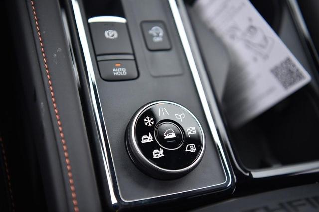 2025 Nissan Pathfinder Vehicle Photo in Ballwin, MO 63011