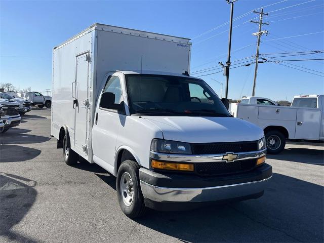 2024 Chevrolet Express Cutaway 3500 Vehicle Photo in ALCOA, TN 37701-3235