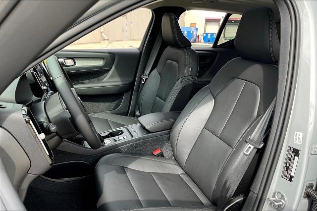 2025 Volvo XC40 Vehicle Photo in Houston, TX 77007