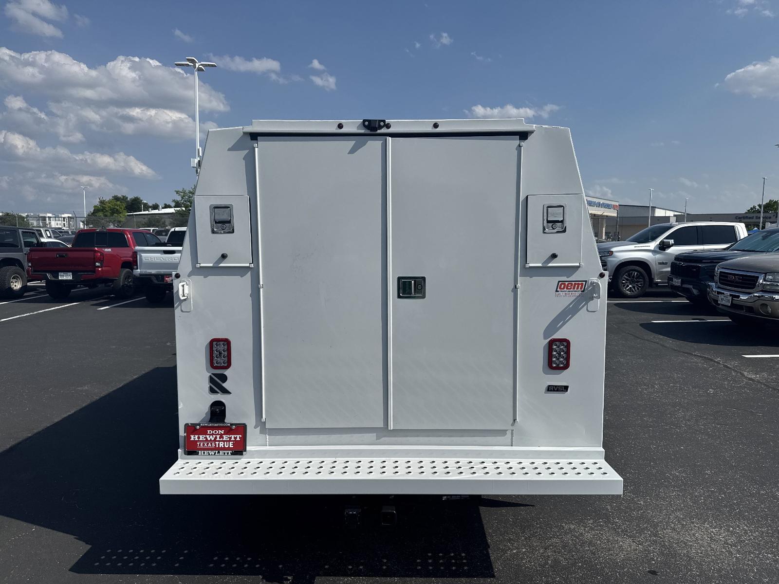2025 Chevrolet Express Cutaway 3500 Vehicle Photo in GEORGETOWN, TX 78626-7508