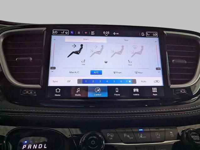 2025 Chrysler Pacifica Vehicle Photo in Oshkosh, WI 54901