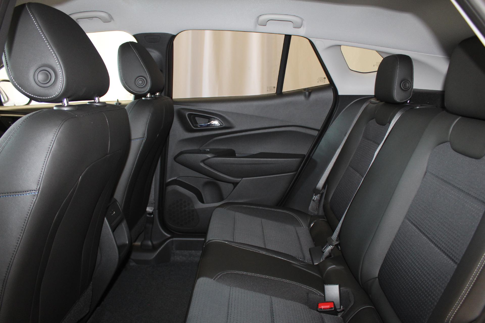 2025 Chevrolet Trax Vehicle Photo in NORTHAMPTON, MA 01060-1120