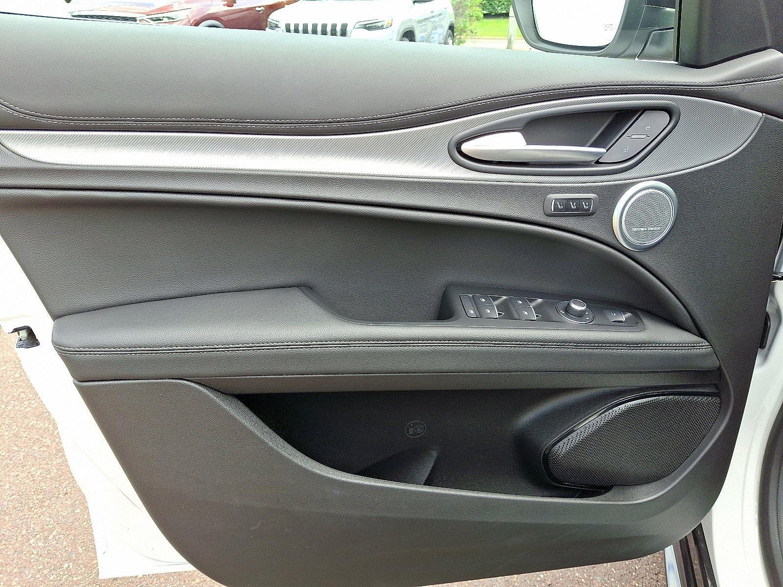 2025 Alfa Romeo Stelvio Vehicle Photo in Willow Grove, PA 19090