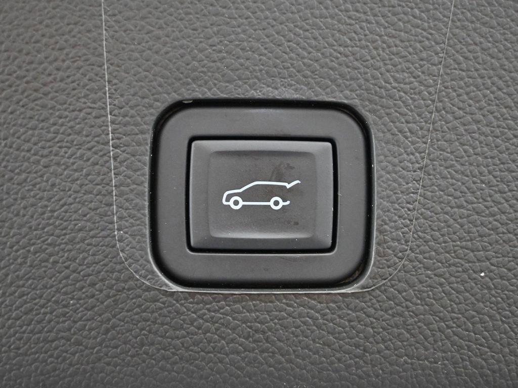 2023 Chevrolet Traverse Vehicle Photo in Cedar Rapids, IA 52402