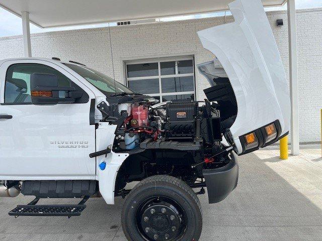 2024 Chevrolet Silverado 5500 HD Vehicle Photo in TOPEKA, KS 66609-0000