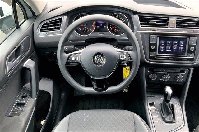 2020 Volkswagen Tiguan Vehicle Photo in KANSAS CITY, MO 64114-4502