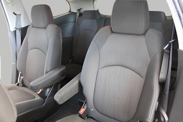 2015 Chevrolet Traverse Vehicle Photo in Green Bay, WI 54304