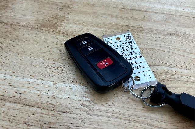 2022 Toyota Highlander Vehicle Photo in Grapevine, TX 76051