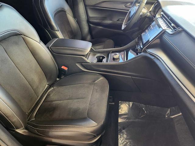 2024 Jeep Grand Cherokee L Vehicle Photo in Grapevine, TX 76051