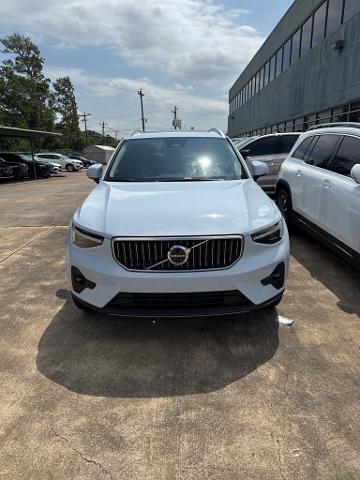 2025 Volvo XC40 Vehicle Photo in Houston, TX 77007