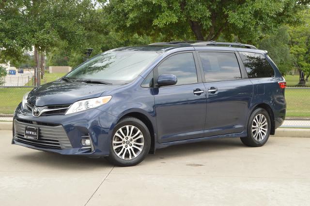 2020 Toyota Sienna Vehicle Photo in Houston, TX 77090