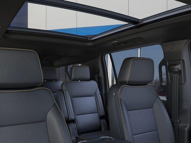 2025 Chevrolet Suburban Vehicle Photo in DANBURY, CT 06810-5034