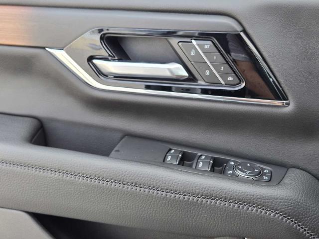 2025 GMC Yukon XL Vehicle Photo in DALLAS, TX 75209-3016
