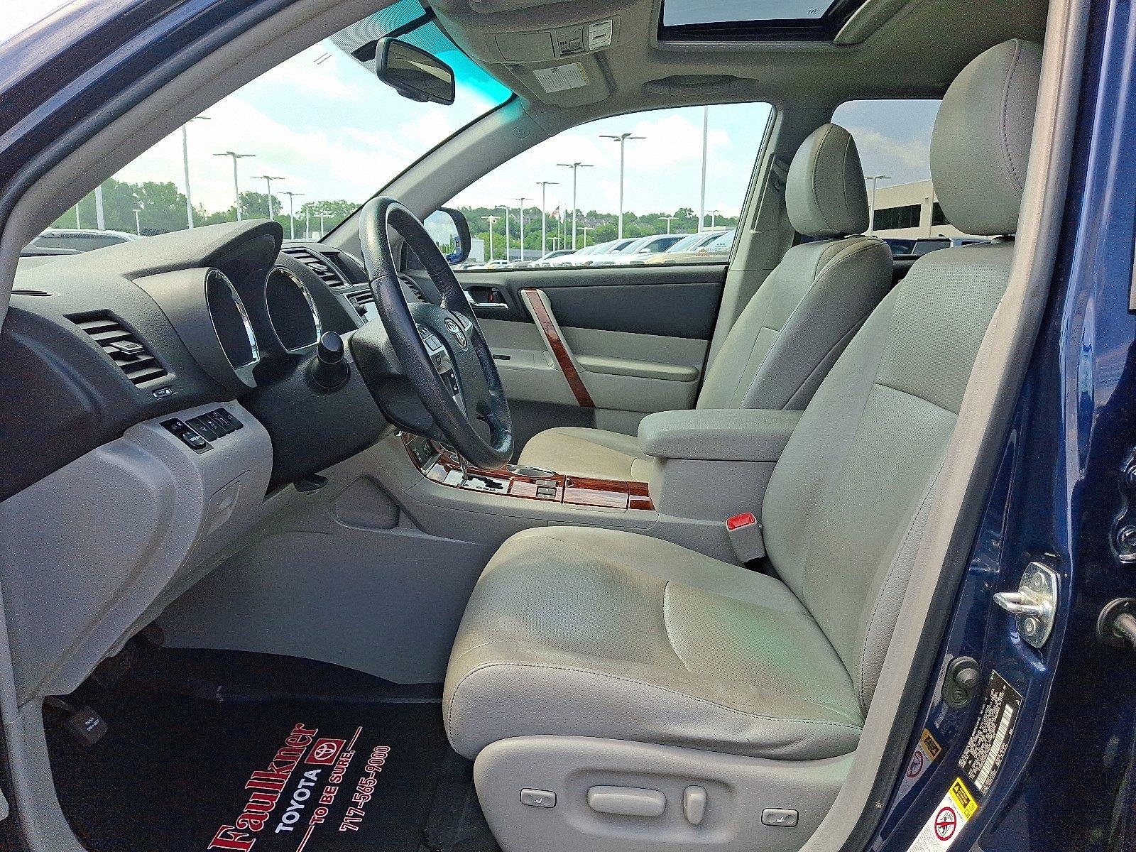 2013 Toyota Highlander Vehicle Photo in Harrisburg, PA 17111