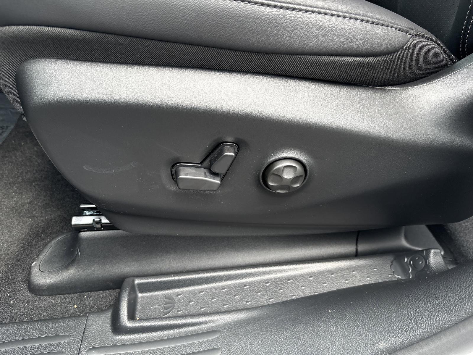 2025 Chrysler Voyager Vehicle Photo in Mechanicsburg, PA 17050-1707