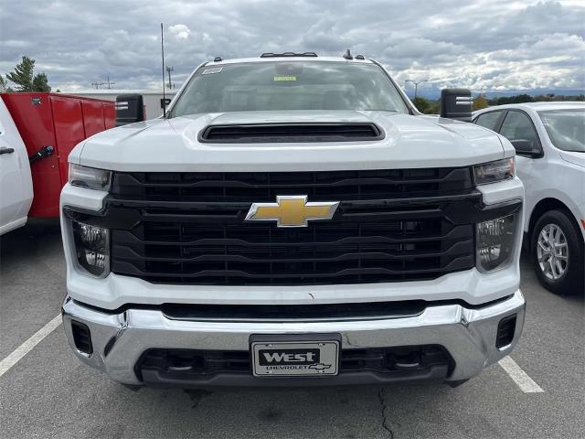 2024 Chevrolet Silverado 3500 HD Chassis Cab Vehicle Photo in ALCOA, TN 37701-3235