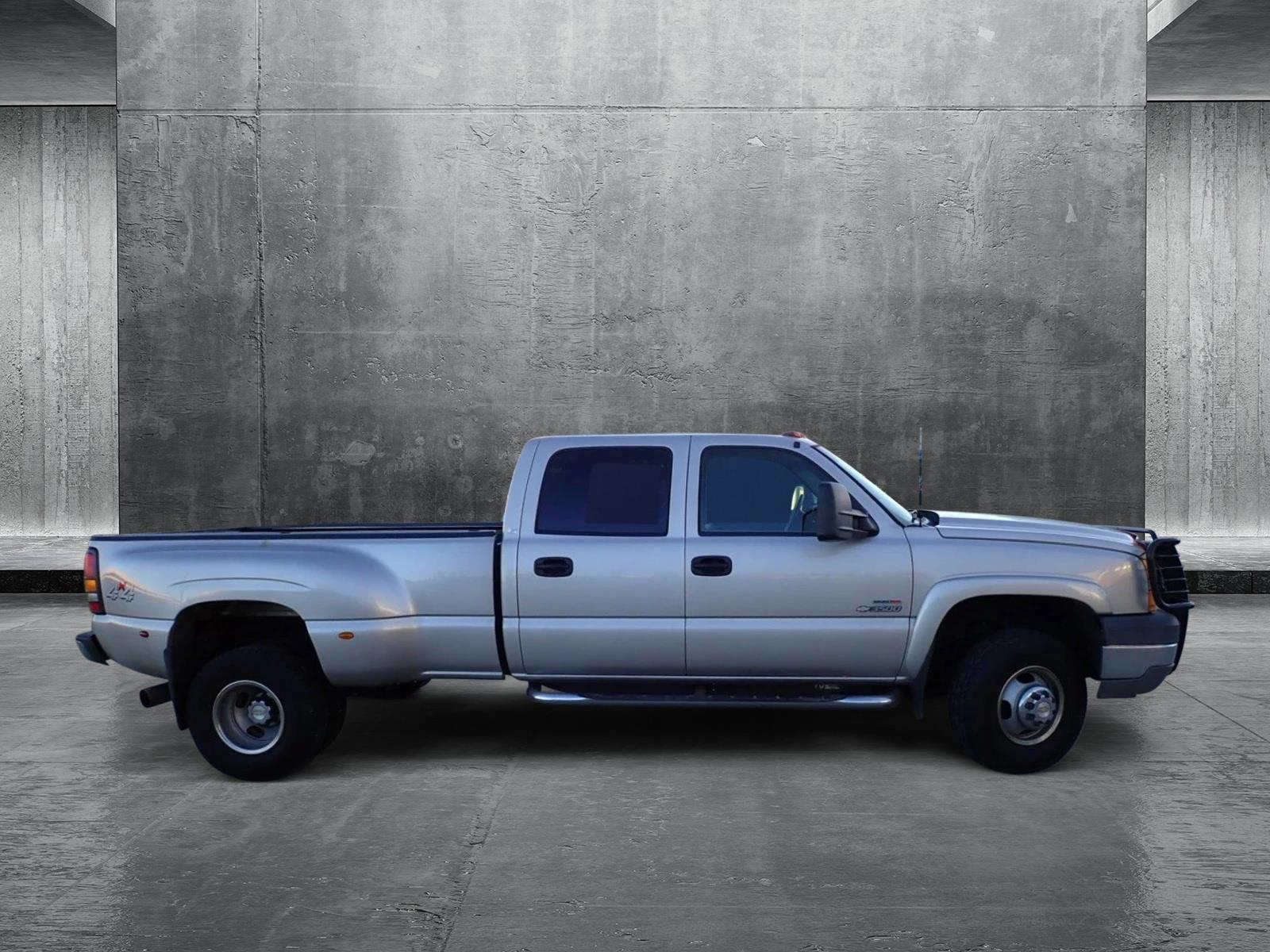 2005 Chevrolet Silverado 3500 Vehicle Photo in DENVER, CO 80221-3610