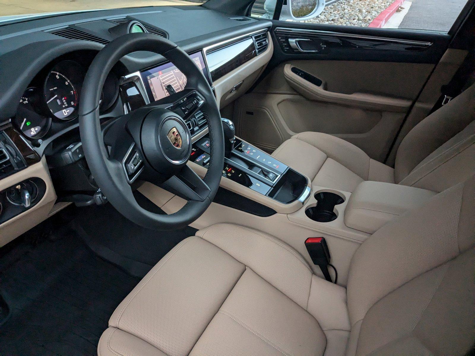 2024 Porsche Macan Vehicle Photo in Towson, MD 21204