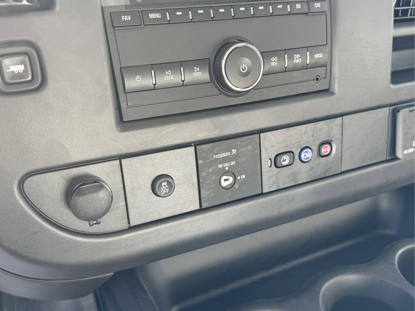 2024 Chevrolet Express Cutaway 3500 Vehicle Photo in GEORGETOWN, TX 78626-7508