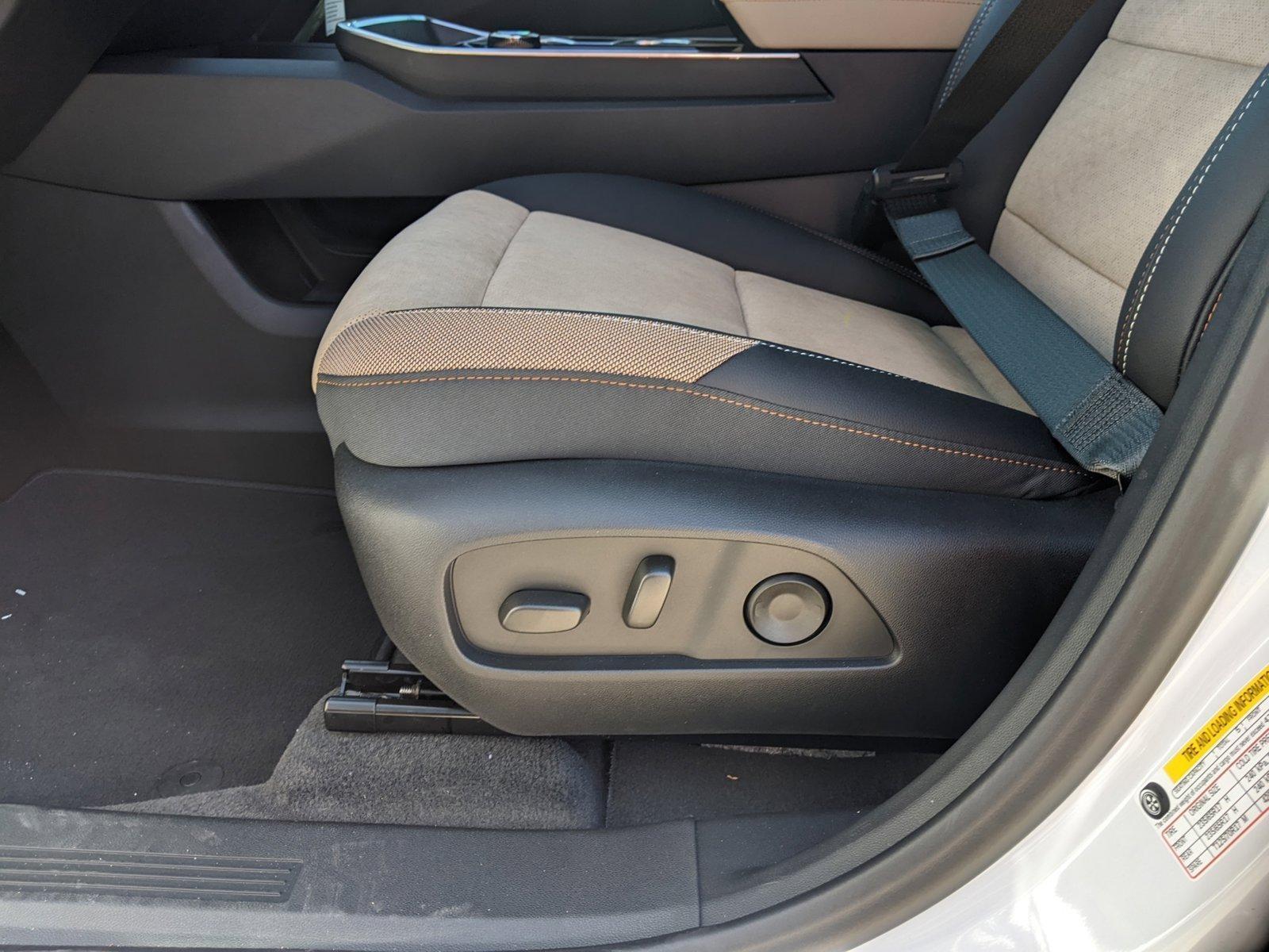 2025 Chevrolet Equinox Vehicle Photo in AUSTIN, TX 78759-4154