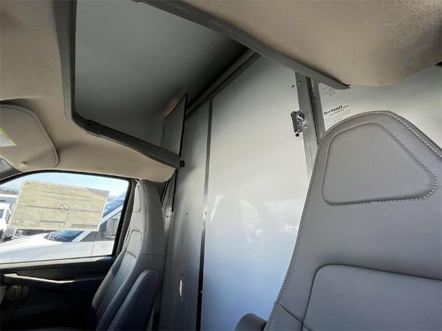 2025 Chevrolet Express Cutaway 3500 Vehicle Photo in ALCOA, TN 37701-3235