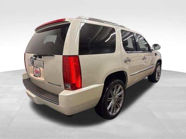 2012 Cadillac Escalade Vehicle Photo in MEDINA, OH 44256-9631