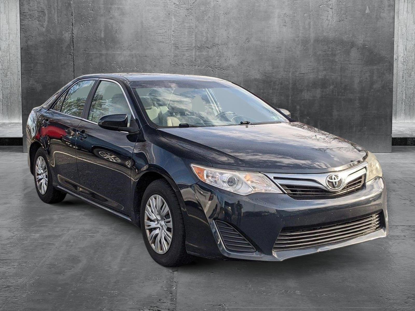 2013 Toyota Camry Vehicle Photo in TIMONIUM, MD 21093-2300