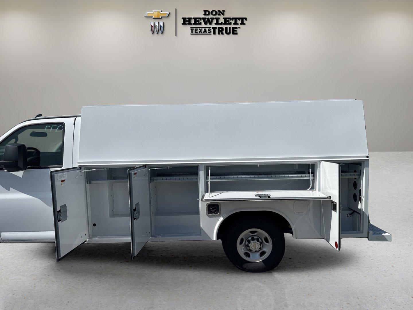 2025 Chevrolet Express Cutaway 3500 Vehicle Photo in GEORGETOWN, TX 78626-7508