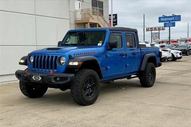2022 Jeep Gladiator Vehicle Photo in TOPEKA, KS 66609-0000
