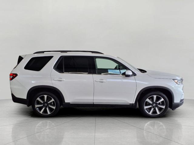 2025 Honda Pilot Vehicle Photo in Oshkosh, WI 54904